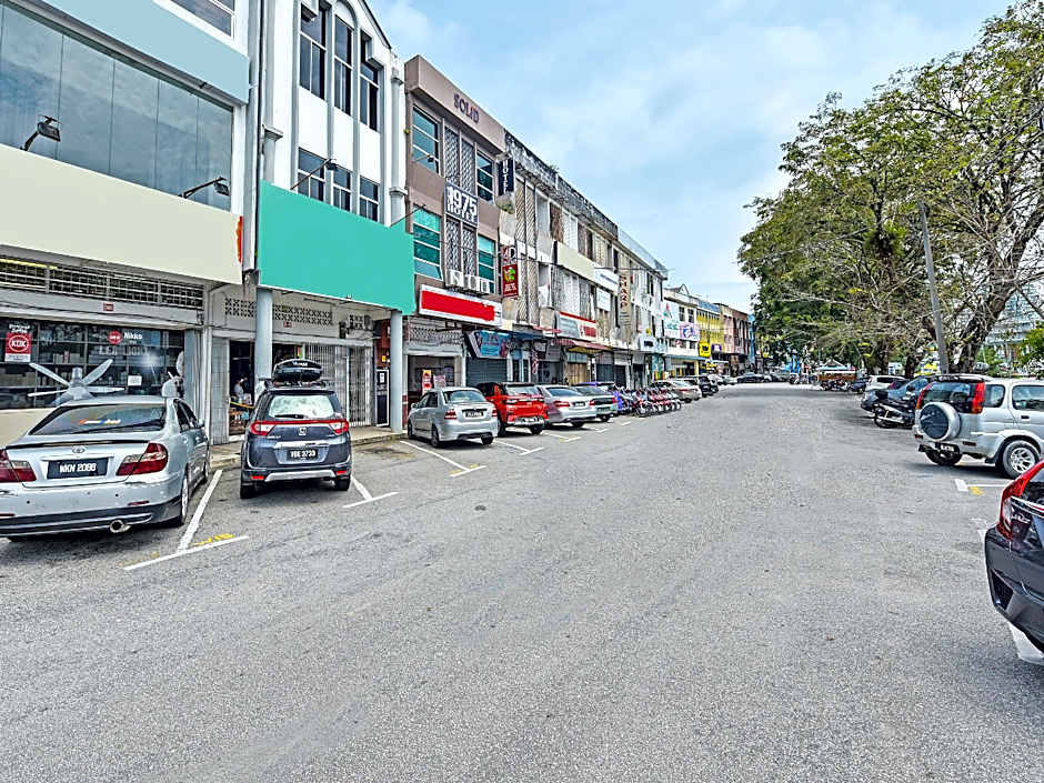 OYO 90662 The 1975 Hotel