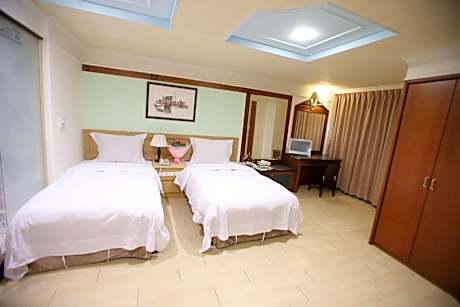 Deluxe Family Suite