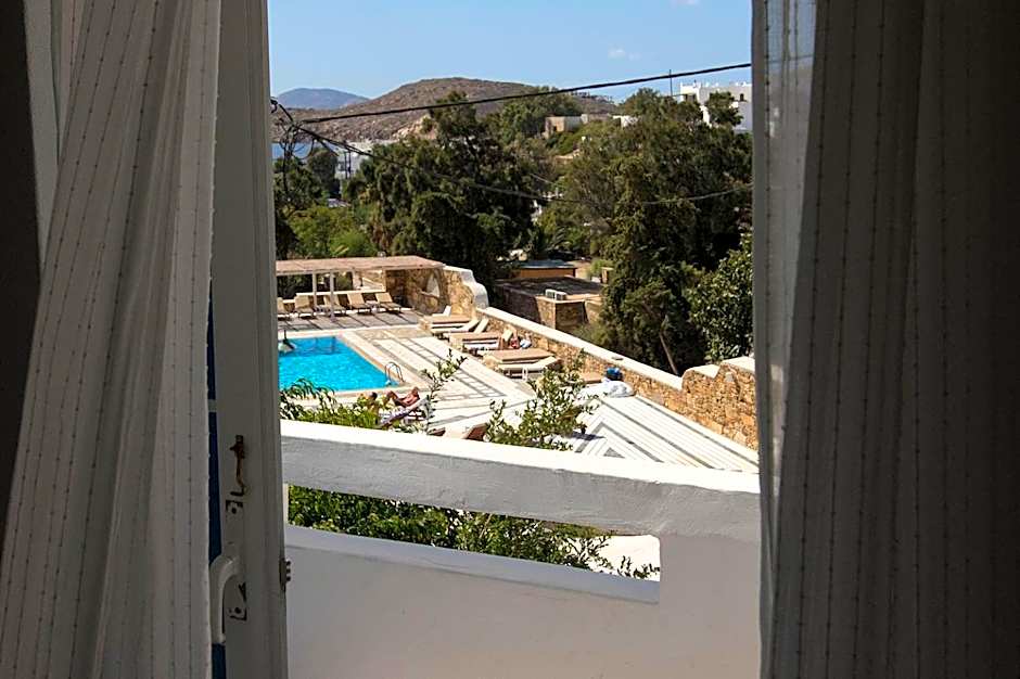 Armadoros Hotel / Ios Backpackers