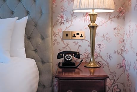 Deluxe Double, Garden Wing (1 Double Bed)