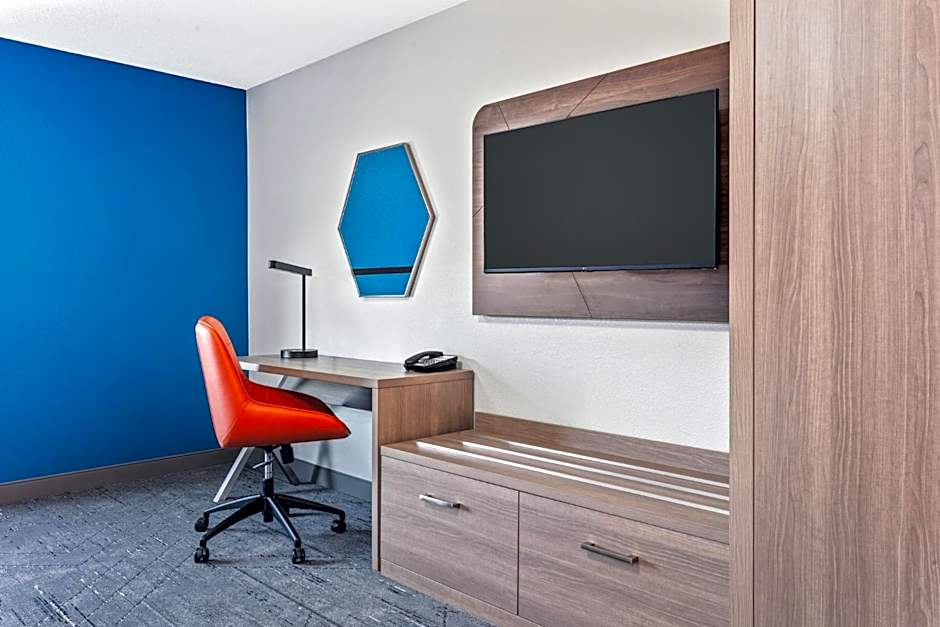 Holiday Inn Express Hotel & Suites Chicago-Algonquin By IHG