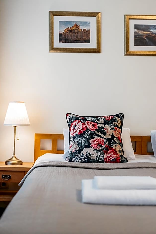 CATHEDRAL Old Town Suites