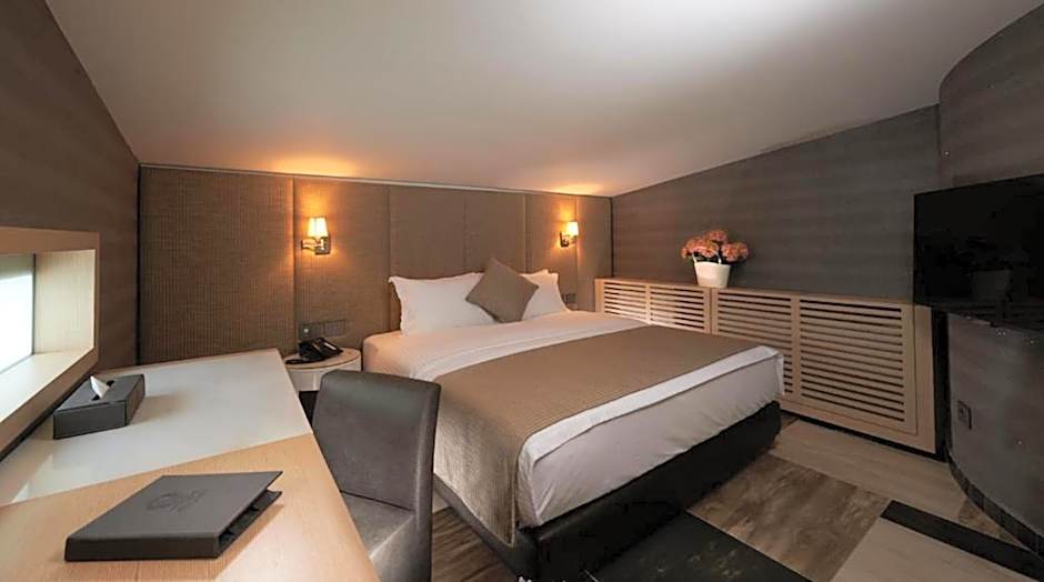 Photo 1 of 7 of Penthouse Suite