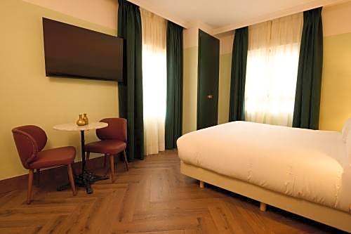 Honest Granada Hotel