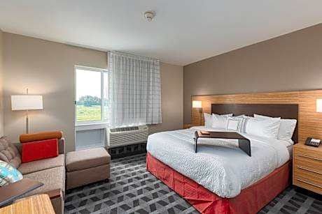 King Studio with Sofa Bed and Adapted Tub - Mobility and Hearing Accessible