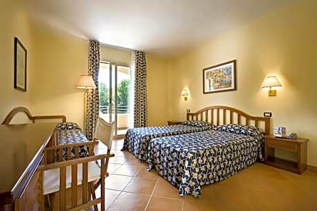 Family Room (2 Adults + 2 Children)