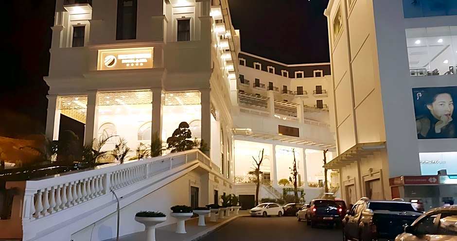 Duc Huy Grand Hotel and Spa