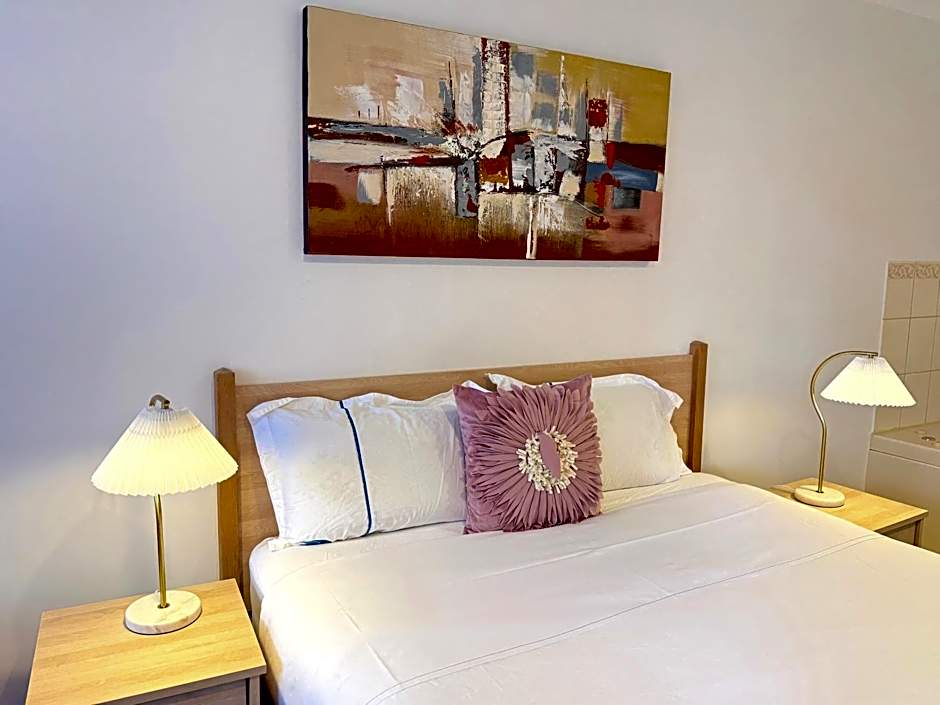 Beachcomber Motel & Apartments