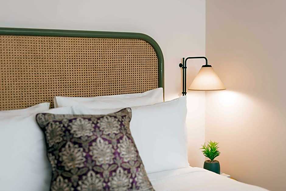 The Sarah by Urban Rest