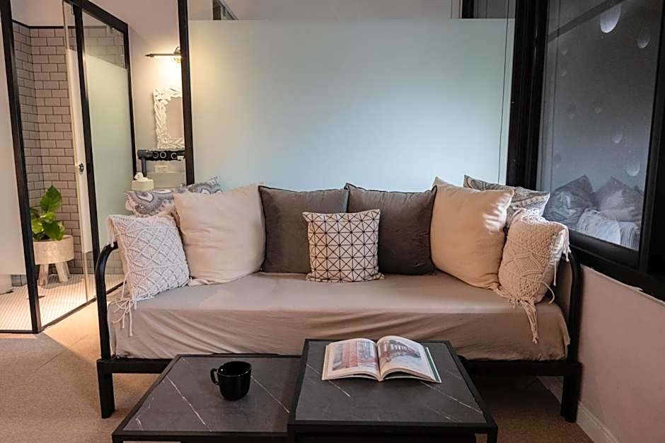 Noir Home