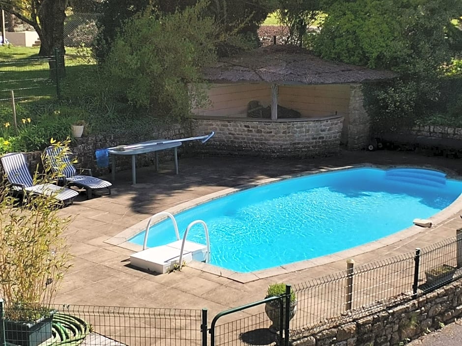 CHAMBRES D'HOTES AVEC PISCINE AUX AGAPANTHES DE CROMEL - Mont Saint Michel