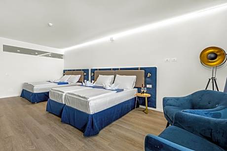 Deluxe Double Room with Balcony - Pool Side