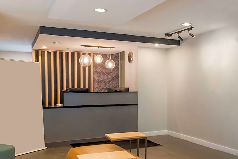 Sonesta Simply Suites Falls Church