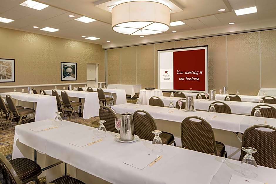 DoubleTree by Hilton Laurel