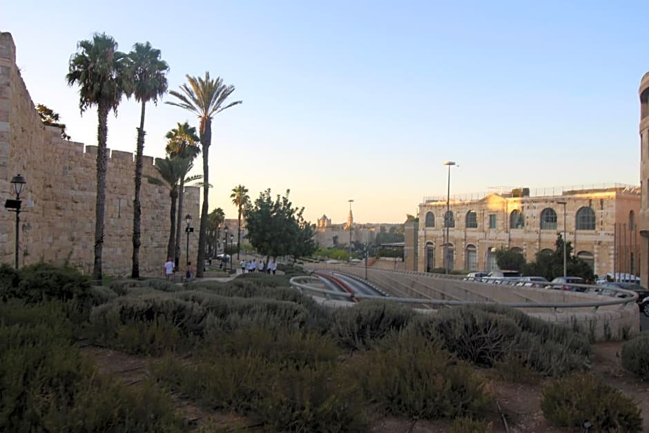 Private Hostel - Best location