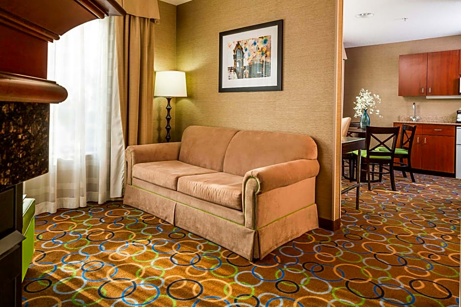 Holiday Inn Express Hotel & Suites Manchester - Airport, an IHG Hotel