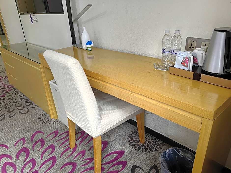 Lavande Hotel Luzhou Jiale Century City