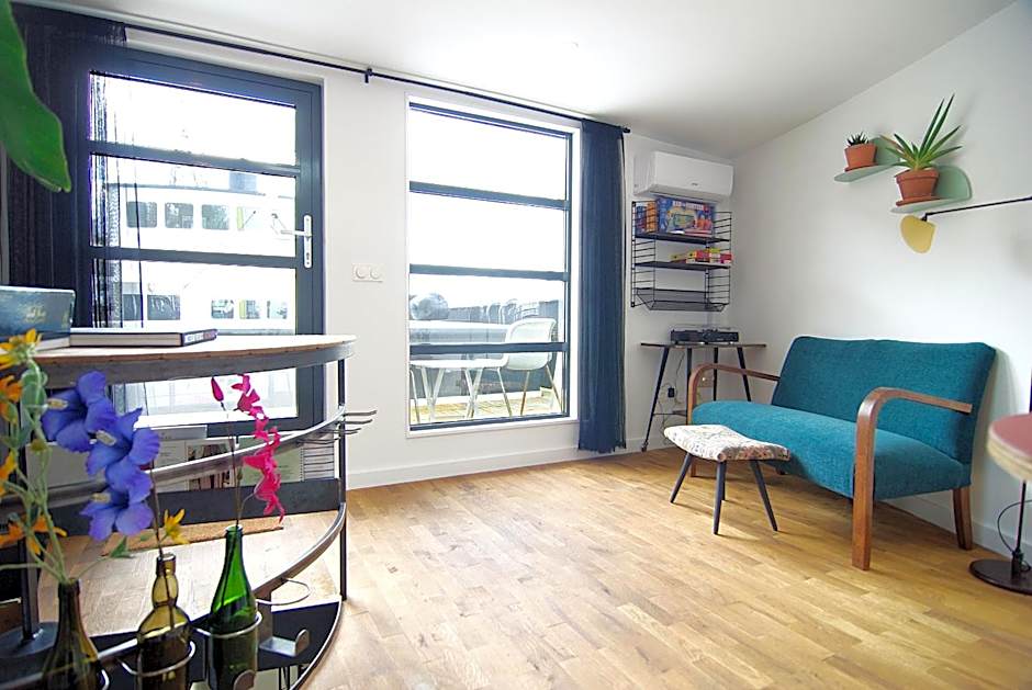 Magnificent houseboat with a stunning view!