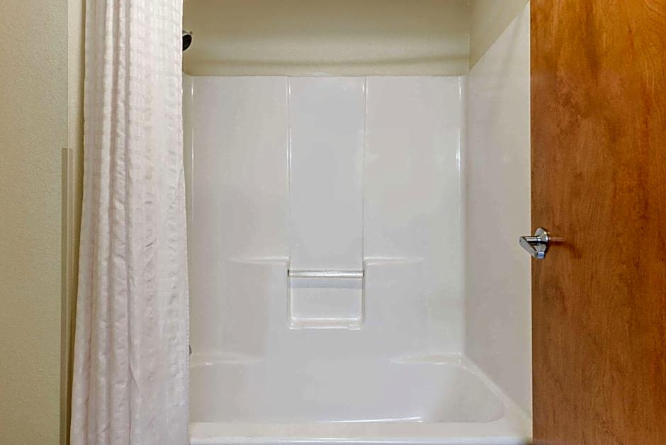 Super 8 by Wyndham Burleson Fort Worth Area