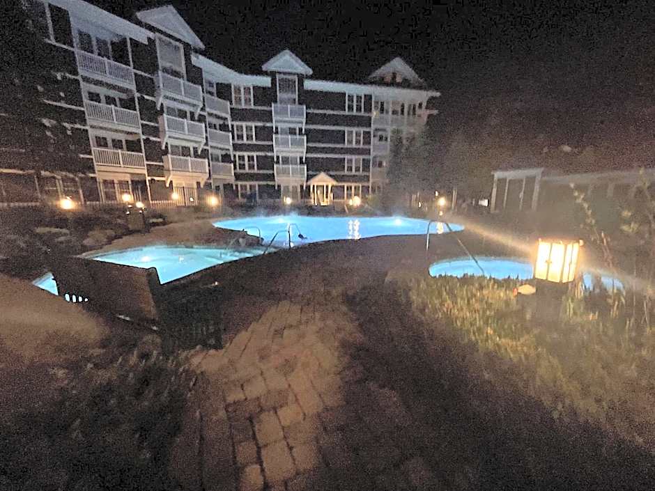 Allegheny Spring 239 KING, bed/Ski-In, Out/Pool & Hot Tub