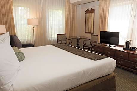 Junior Suite with King Bed (No Air-Conditioning)