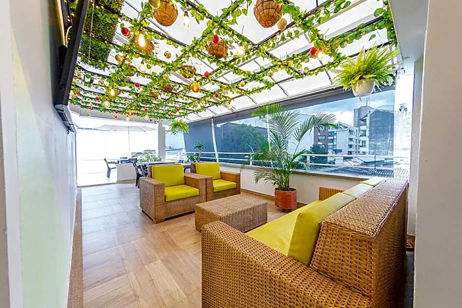 Ayenda De La Calle Real