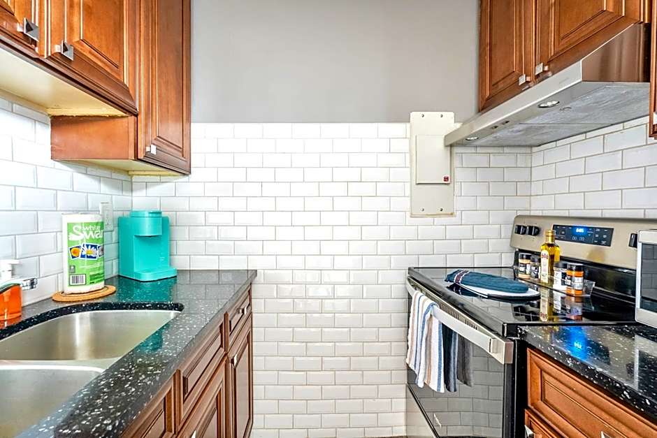Newly Renovated 2BR Unit in Glenview West
