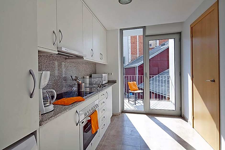 Charmsuites Paralel Apartments