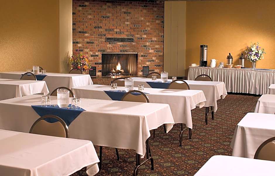 Coast Inn at Lake Hood