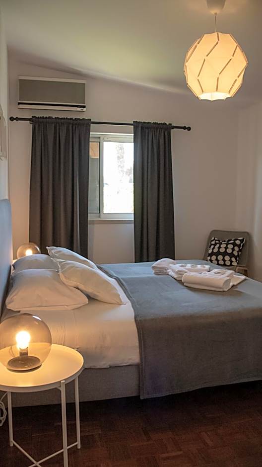 Pine House - Faro Airport, Beach and City Center