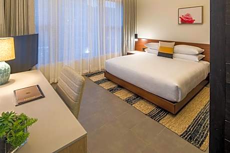 Alcove, Suite, 1 King, City View, Corner Room