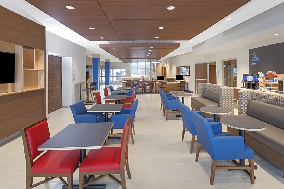 Holiday Inn Express And Suites Hudson I-94 By IHG