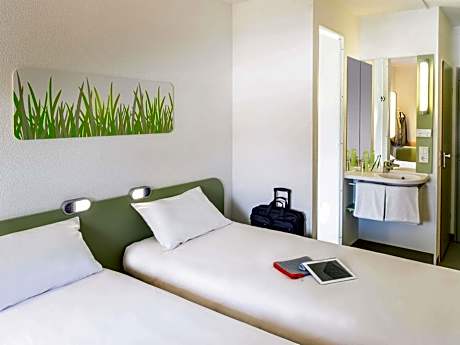 Standard Room with 2 Single Beds