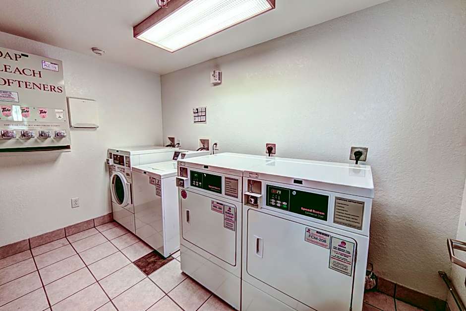 Motel 6 Niantic, CT - New London