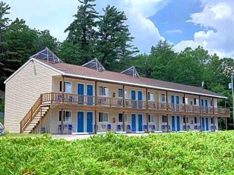 Travelodge by Wyndham Lake George NY