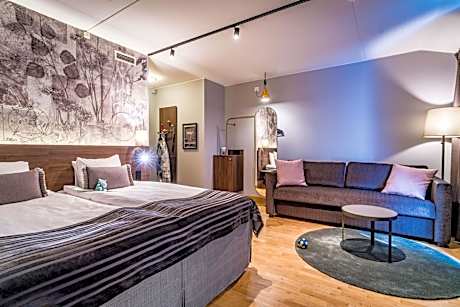 Quadruple Family Room