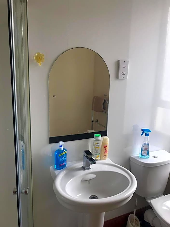 Prime location rooms in high street