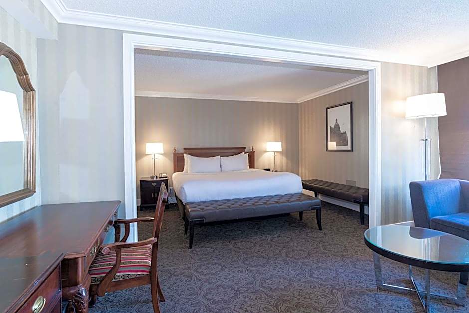 Sandman Signature Edmonton Downtown Hotel