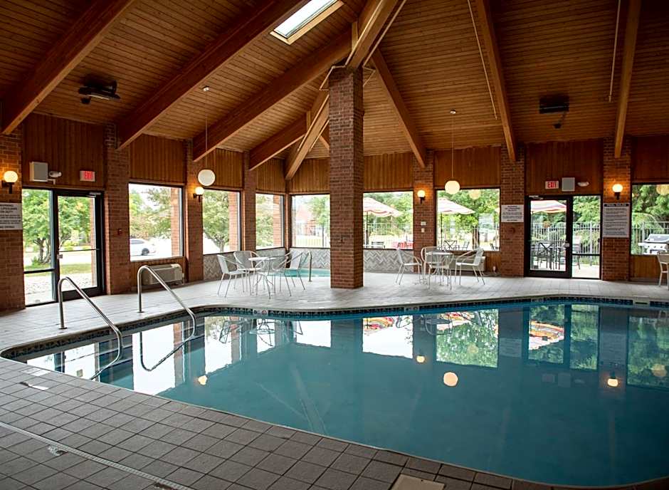 Lomira Inn and Suites