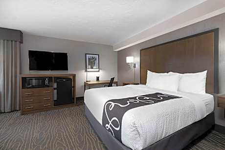 La Quinta Inn & Suites by Wyndham Anchorage Airport