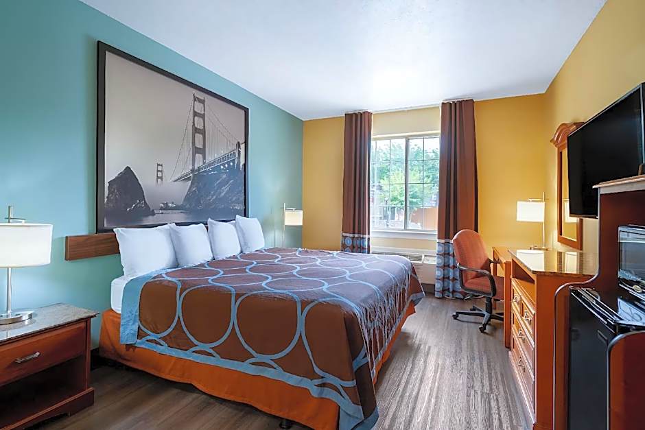 Super 8 by Wyndham Salisbury