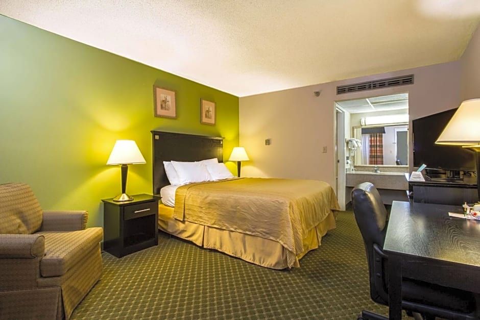 Quality Inn & Suites Moline - Quad Cities