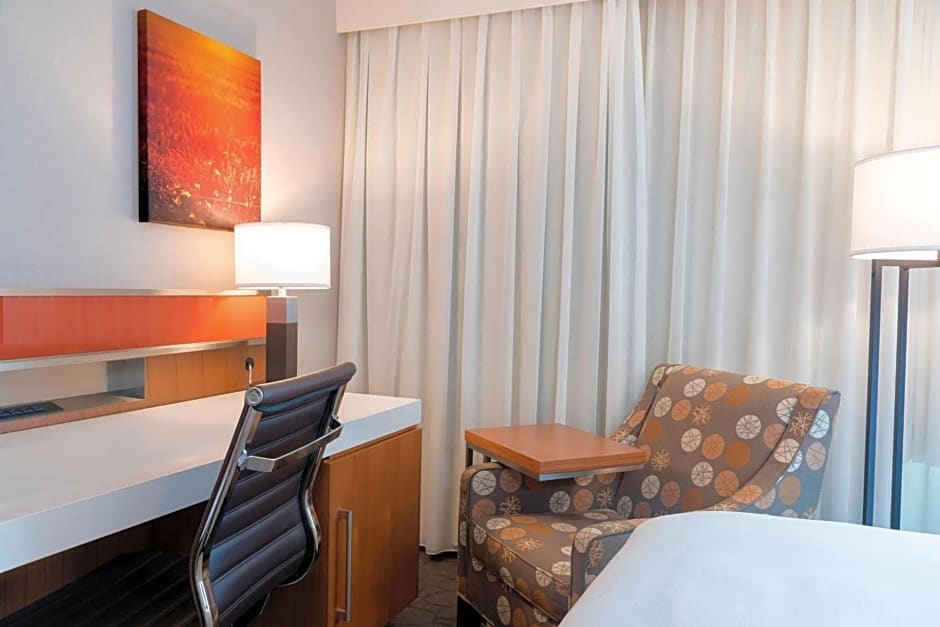 Delta Hotels by Marriott Grand Rapids Airport