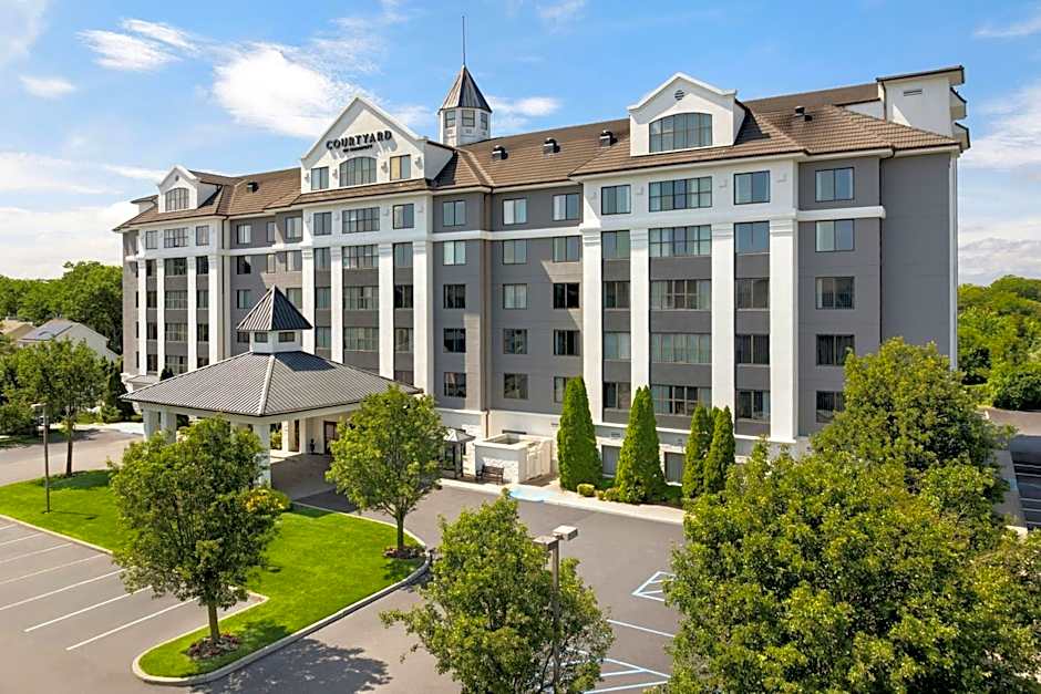 Courtyard by Marriott Long Island MacArthur Airport