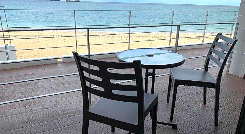 Hotel & Restaurant On the Beach Lue