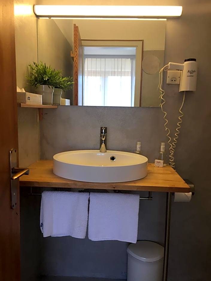 Dietrichsteinerhof Apartments & Rooms