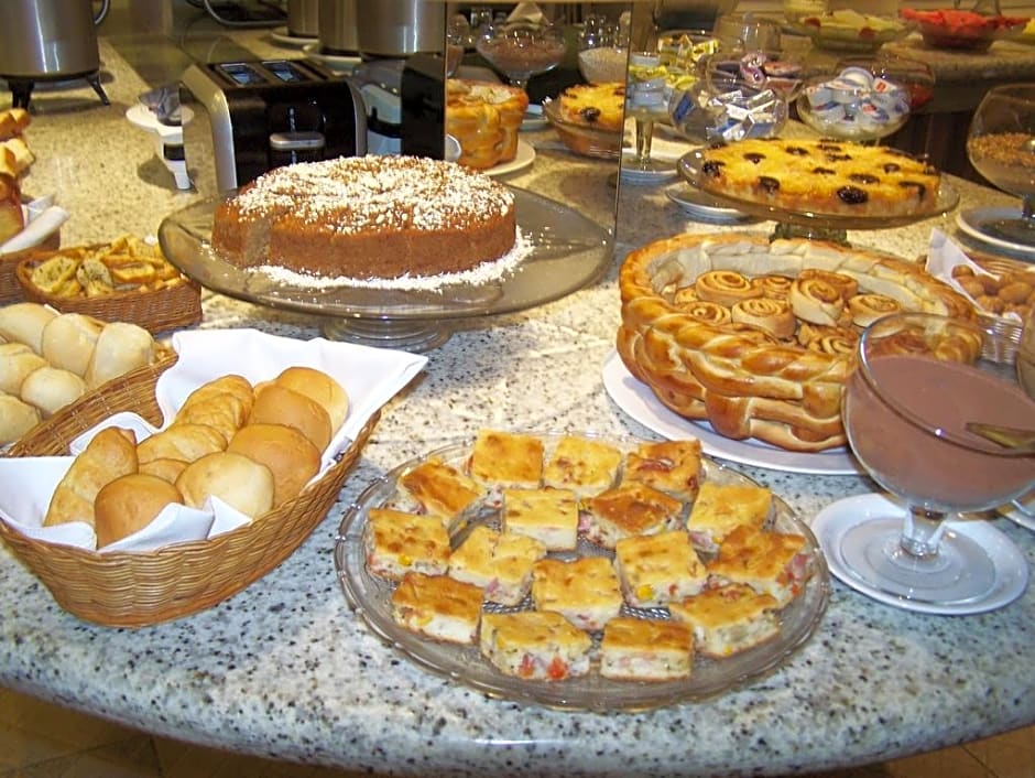 Amarilis Flat Service