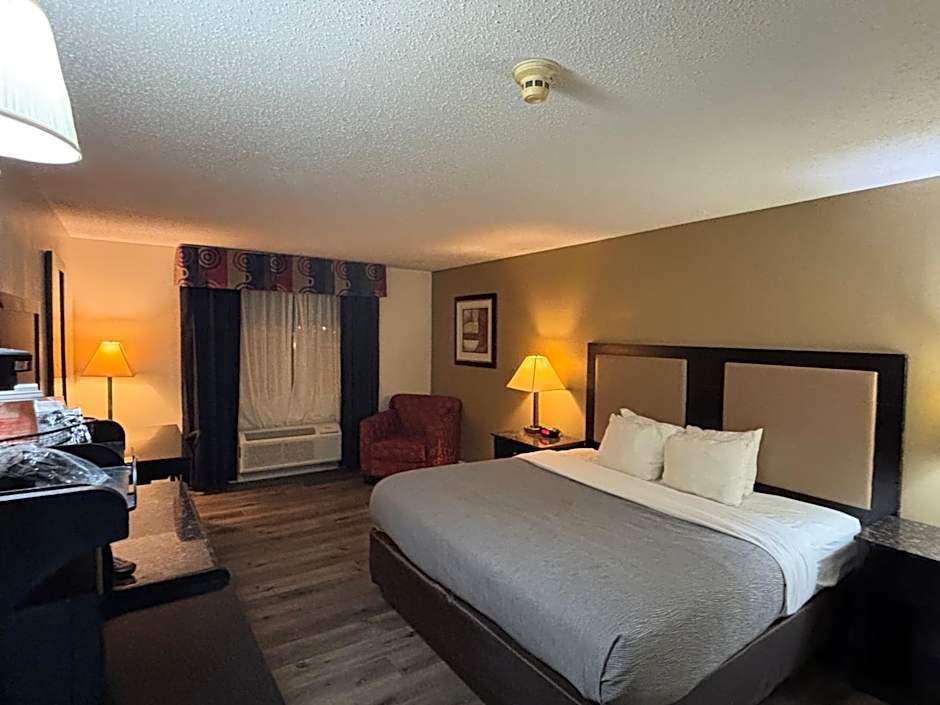 Quality Inn & Suites Woodstock near Lake Geneva
