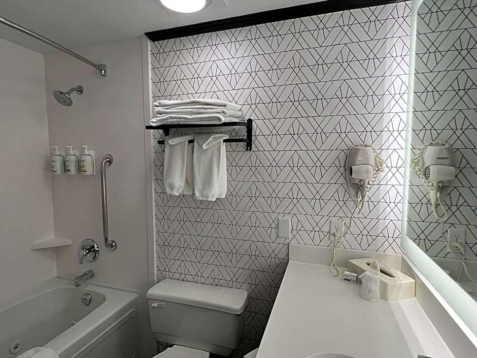 Sternwheeler Hotel & Conference Centre, Trademark by Wyndham