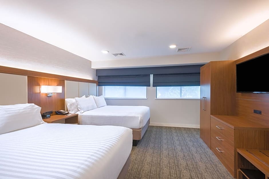 Holiday Inn Express Boston-Waltham, an IHG Hotel